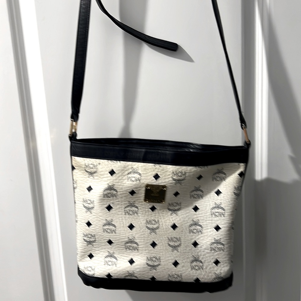MCM BUCKET BAG